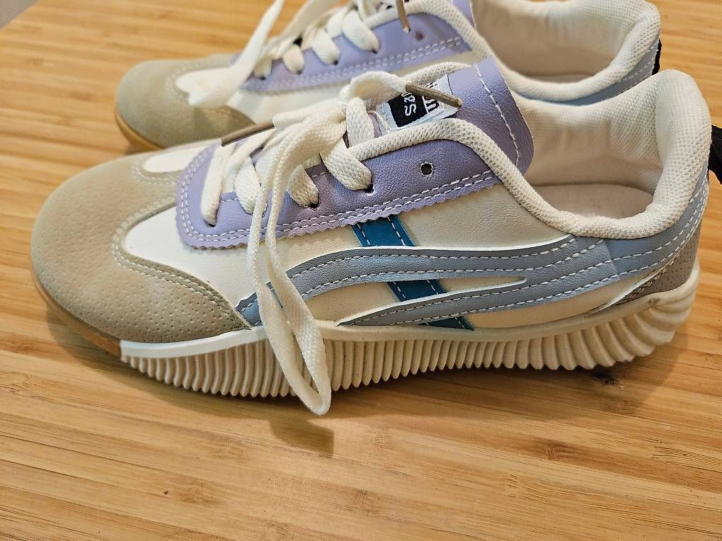 Chaussures femmes: Sneaker – D'occasion à Derendingen par SchweizerPrinz 2