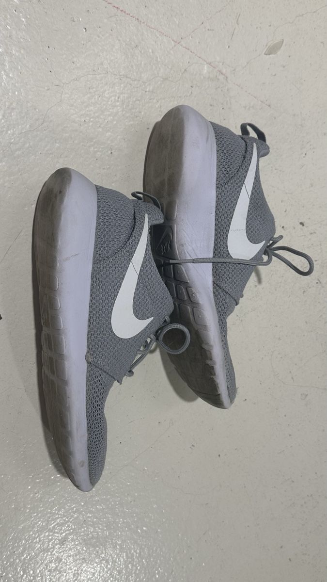 Nike Chaussures femmes: Nike Roshe Run grey size 39 good condition – D'occasion à Greifensee par ameliesch