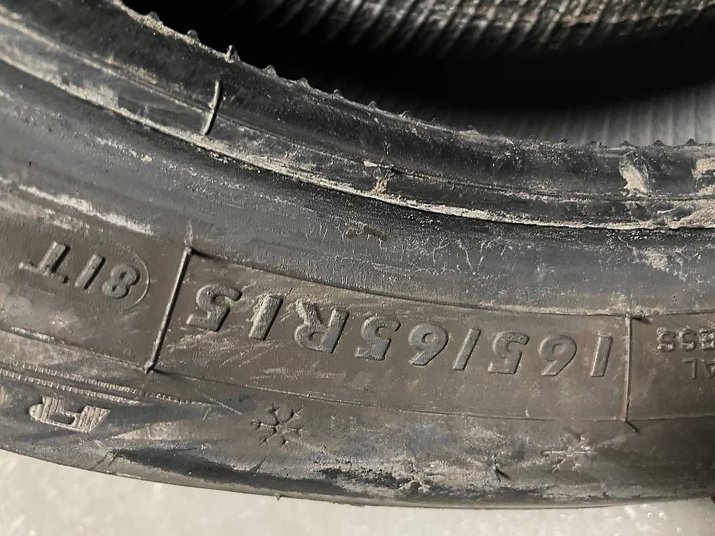 Sonstiges Schreiben & Zeichnen: Winterreifen Dunlop 165 65 15 – Gebraucht aus Neuenhof von Gt5.Performance_