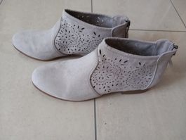 Sommer-Stiefeletten mit Lochmuster Gr.39