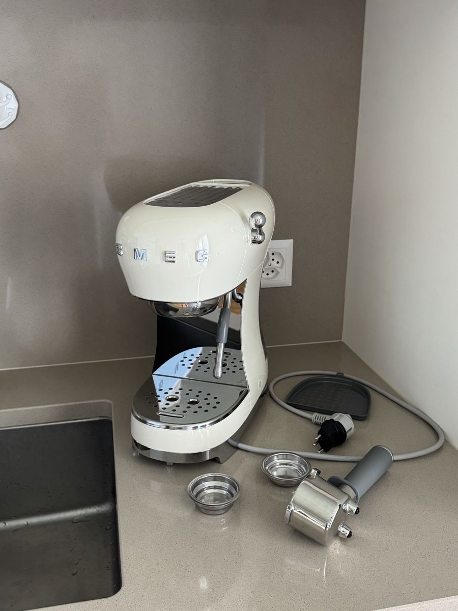 Smeg Machines à café & Machines à expresso: SMEG Kaffeemaschine wie neu – D'occasion à Regensdorf par cirrus00 1