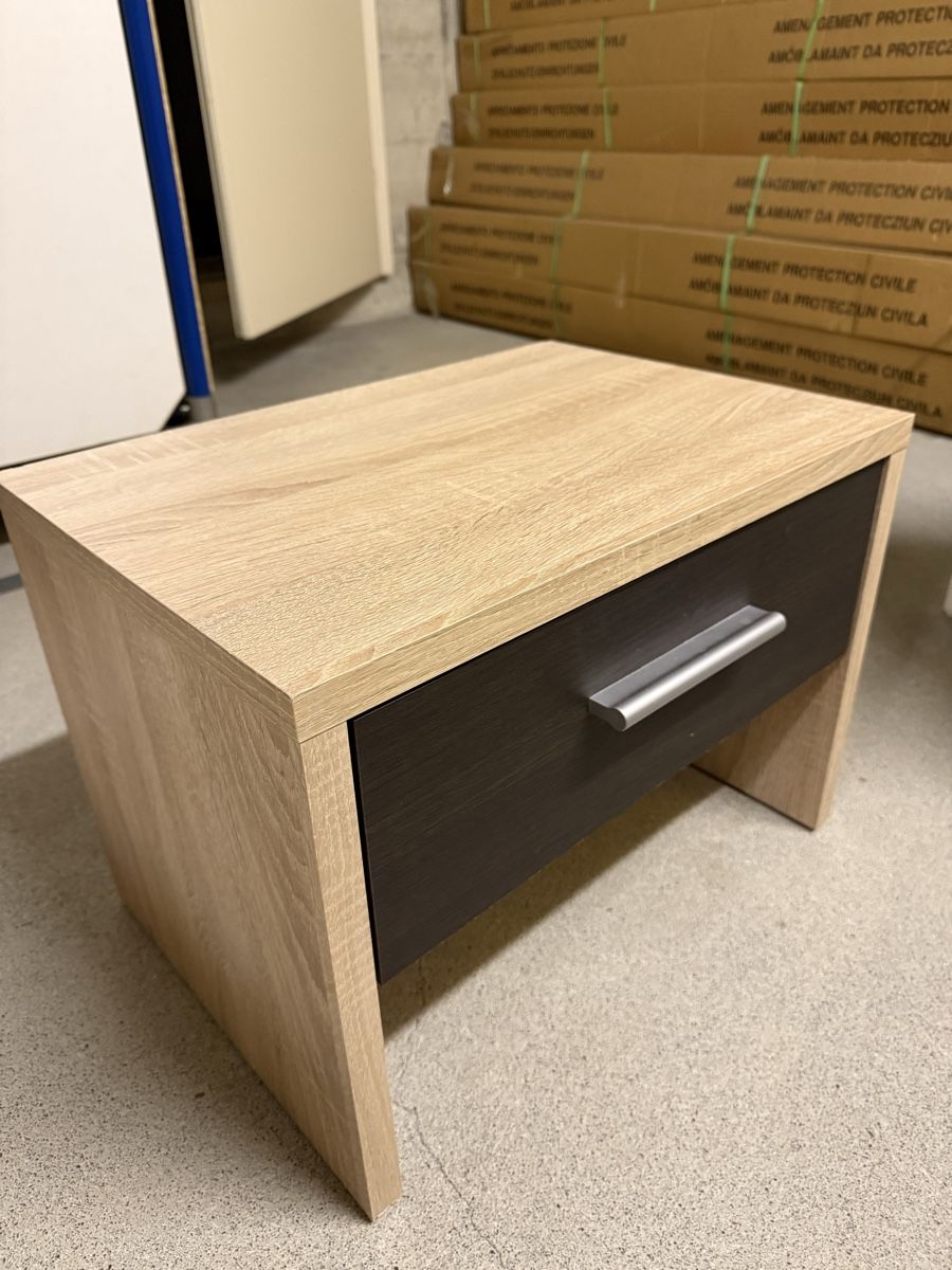 Comodini: Bedside Table with Drawer - Modern Nightstand, Wood Tone – Usato da Hedingen venduto da pmf_d6x5