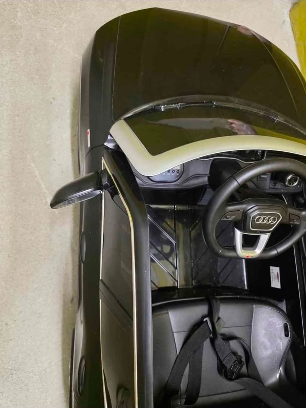 Veicoli per bambini: Audi Q8 électrique – Usato da Biel/Bienne venduto da ang_t57h 4