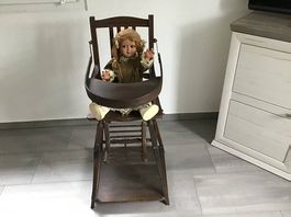 Kindersitzli mit Puppe