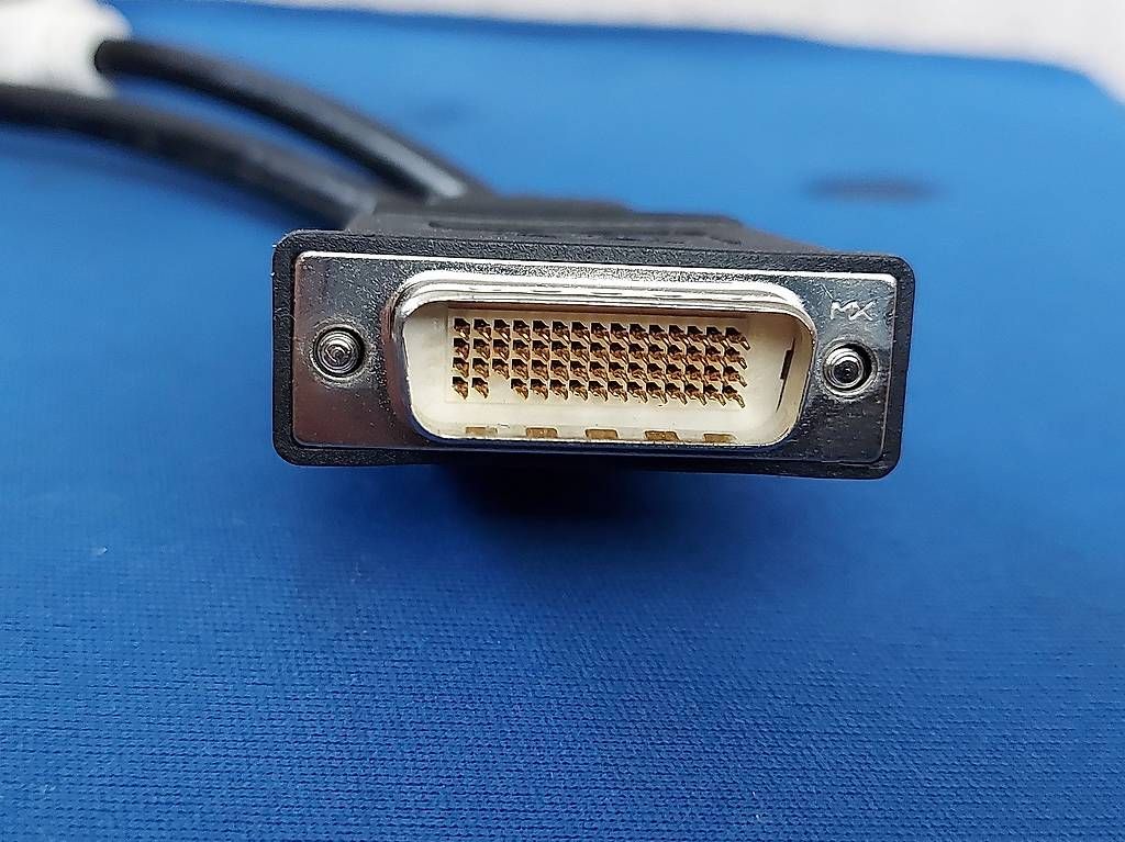 Adattatori: DMS-59 auf 2 DVI 24+5 Adapter / Splitter – Usato da Schafisheim venduto da Kef1 1