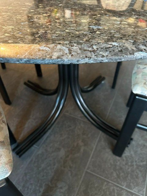 Tavoli: Granittisch – Usato da Winkel venduto da Waegeler 2
