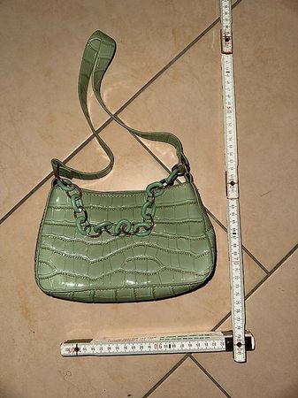 Handtasche mintgrün Kroko-Optik mit Kette neuwertig