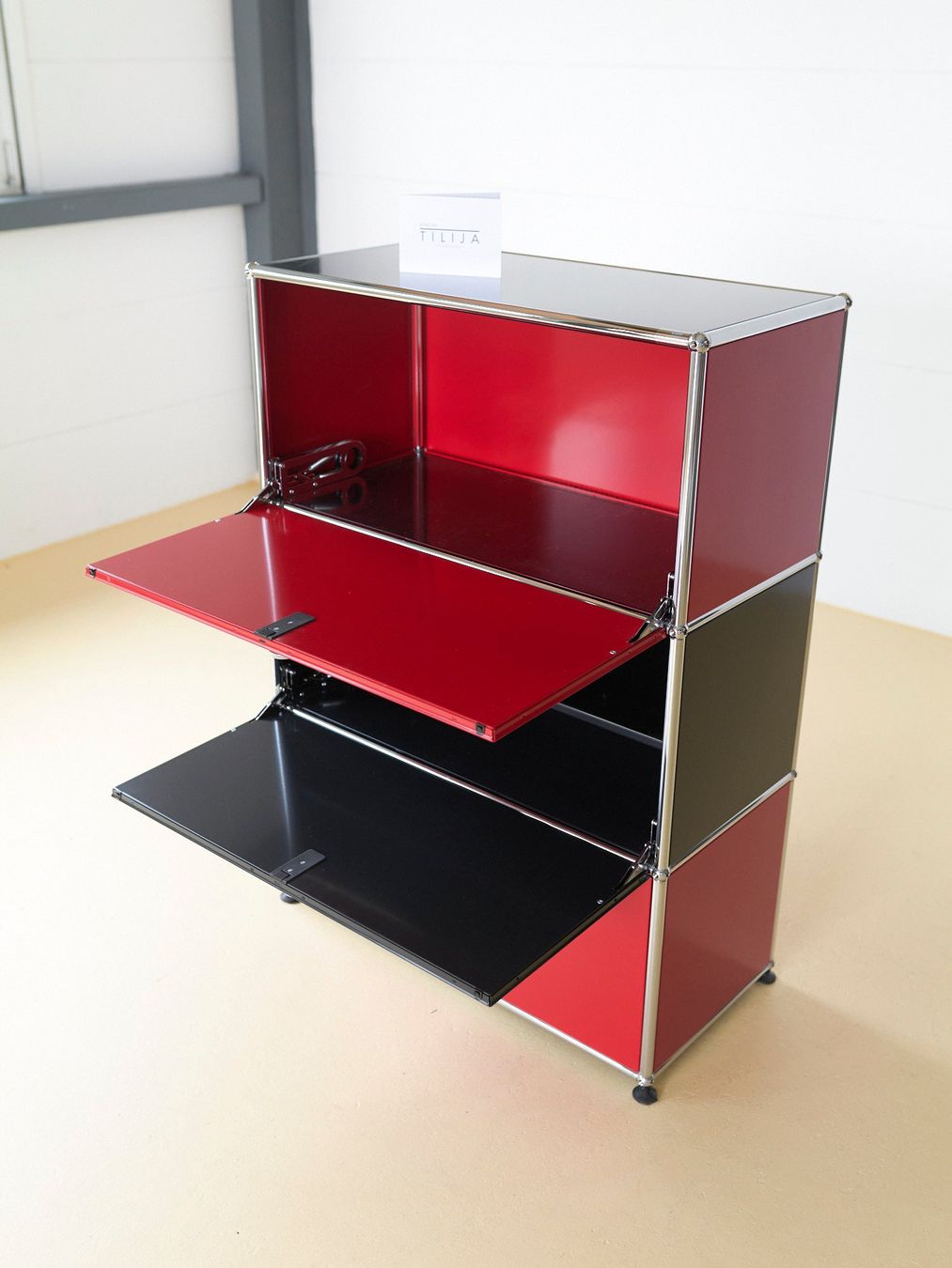 USM Cassettiere: USM Haller Sideboard 2x2 | Schwarz & Rot | Secondhand – Usato da Meinisberg venduto da atelier_TILIJA 8