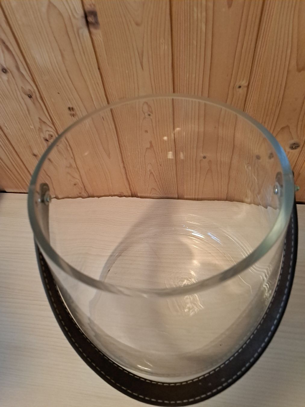 Toutes les décorations: Glasvase mit Lederhenkel – D'occasion à Schöftland par bea_k5lj 2
