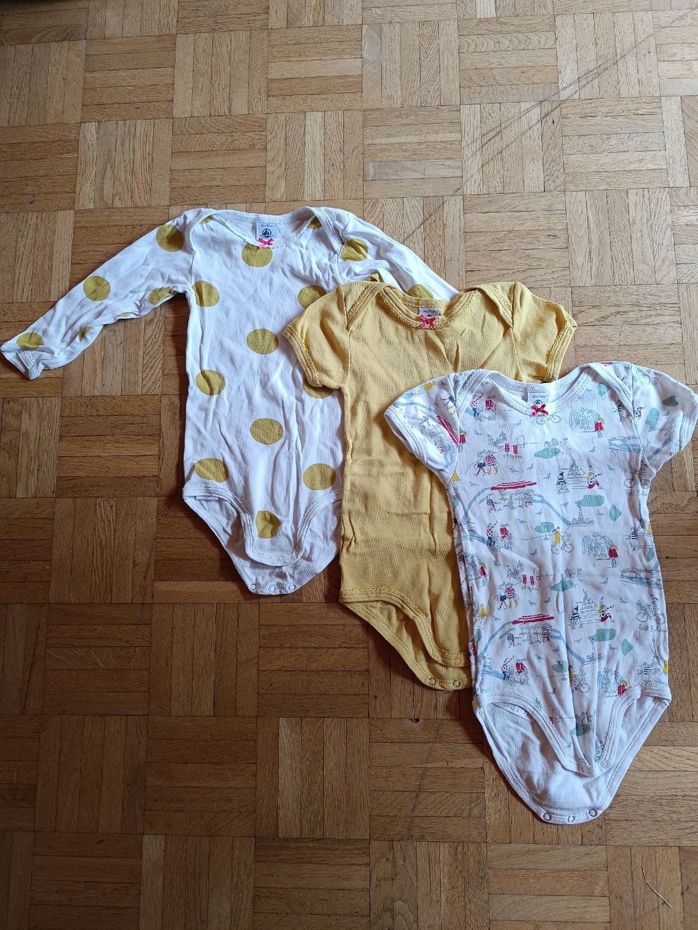 Petit Bateau Lotti & Set di vestiti: Body Set Mädchen Petit Bateau Gr 98  – Usato da Malans GR venduto da maassl