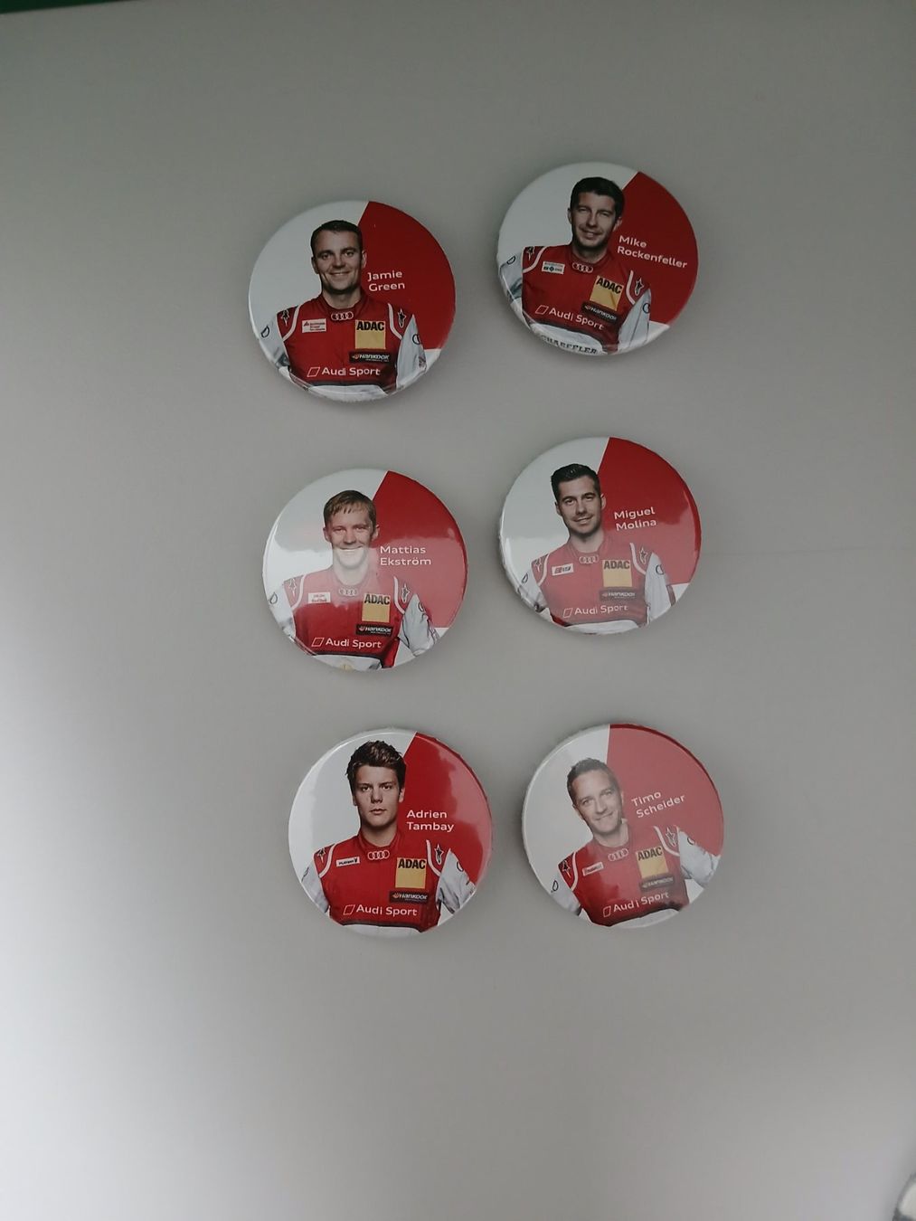 Audi Placchette & Badge: 6 Anstecker DTM Audi 2014 – Usato da Aarburg venduto da Hktm 1