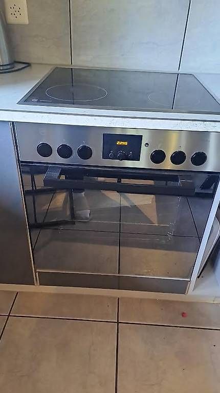Forni: V-Zug Backofen Combair S+Glaskeramikkochfeld Quicklight – Usato da Biglen venduto da Bit3