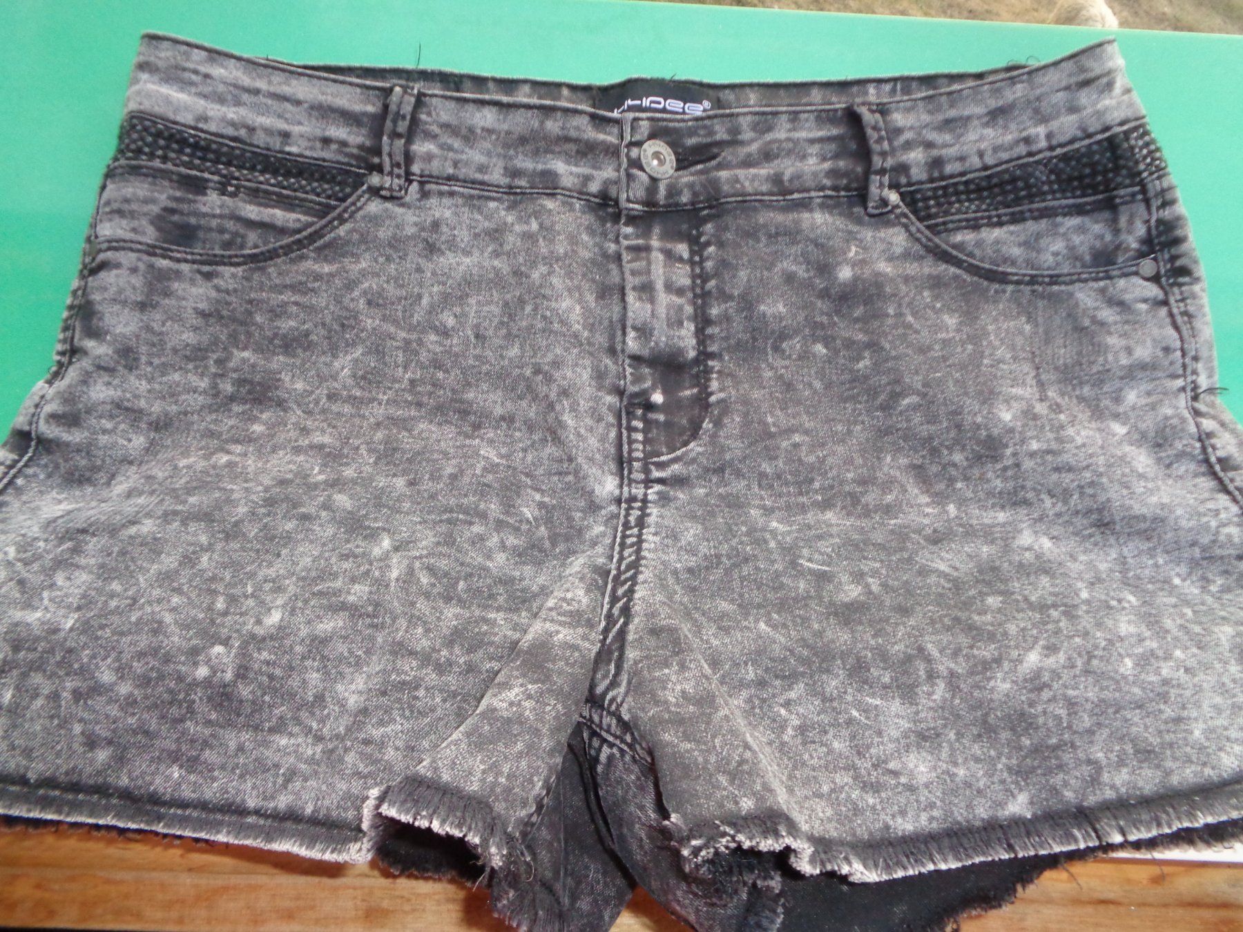 Hosen: Kurze Hose Damen, Gr.40 – Neu (gemäss Beschreibung) aus Tafers von kor_jf9w