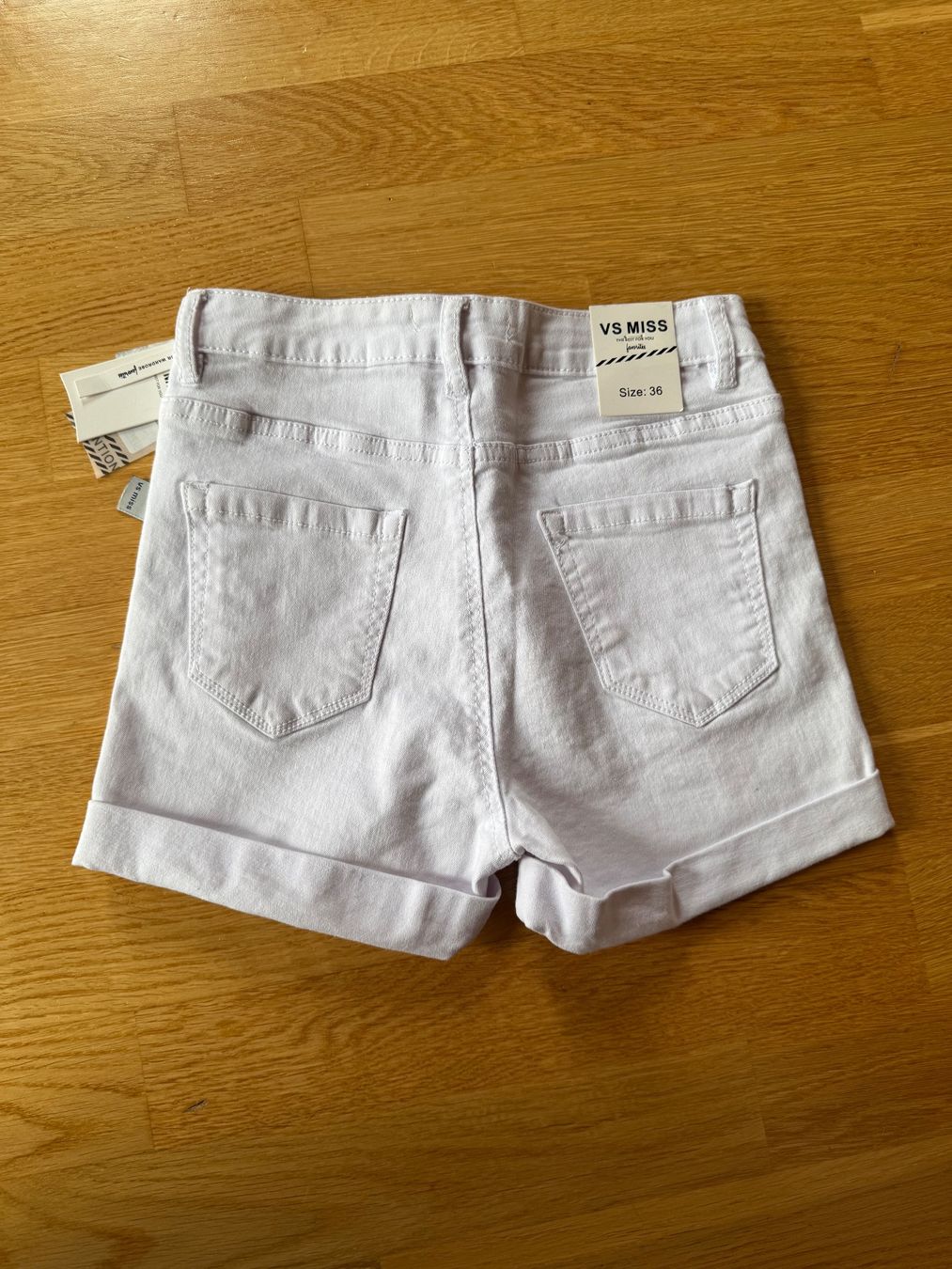 Jeans: Kurze Hosen / Jeans / Short / Grösse S – Nuovo e nell'imballaggio originale da Hünibach venduto da s.leptir 1