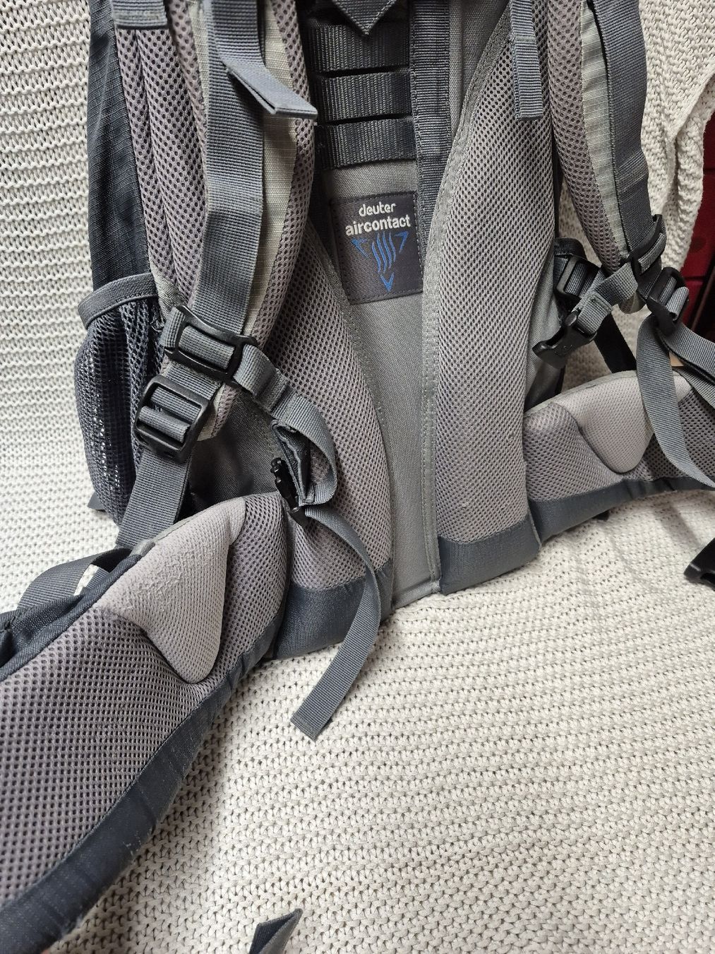 Deuter Zaini: Deuter Rucksack Act Lite 35 + 10 L Orange grau – Usato da Merligen venduto da muss_haben 3