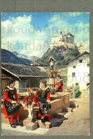 AK color Scuol Tarasp GR Heilbad, trachtvoll belebt ≈ 1956