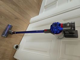 Dyson V7 / SV11 Staubsauger mit Zubehör – Akku defekt