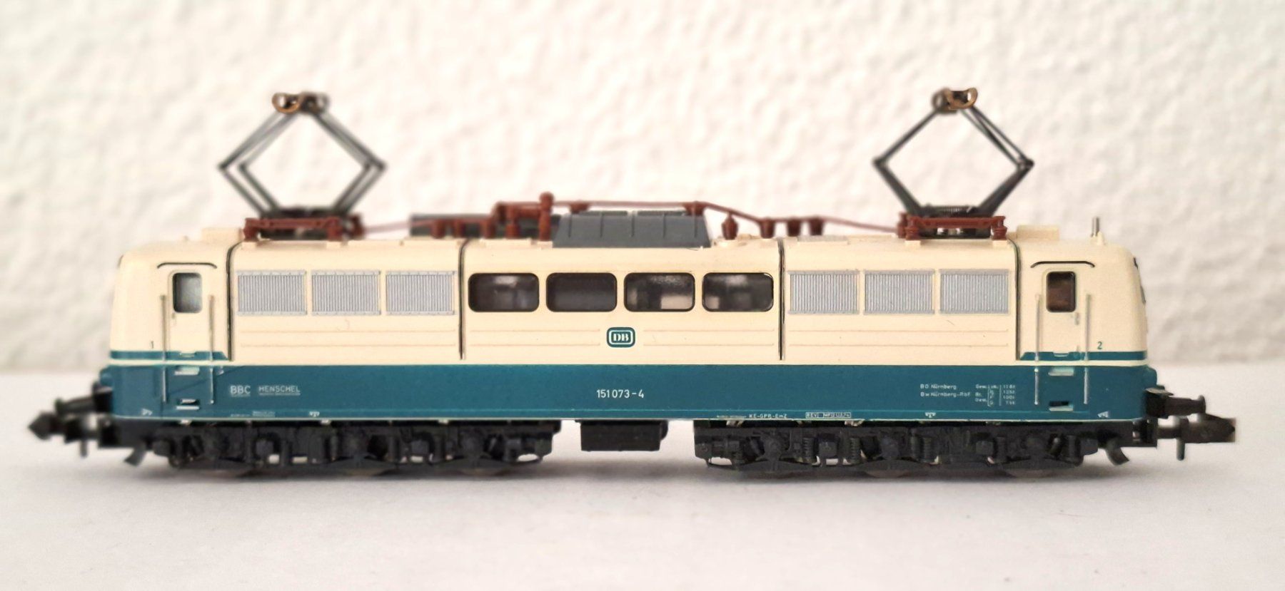 Trix Modellini di ferrovie: Minitrix DB E Lok 151 073-4 – Usato da Biberist venduto da Ntrains