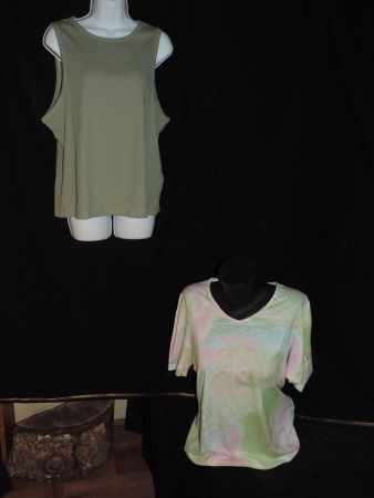 2 t-shirts vert kaki et vert rose