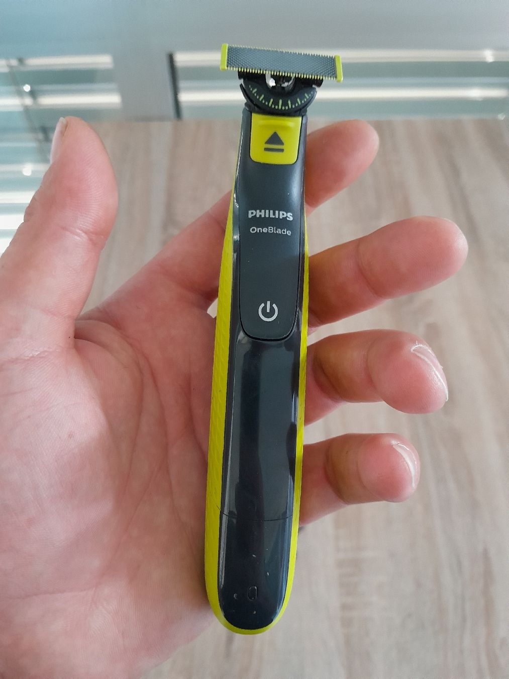 Philips Rasoi & Lamette da barba: Philips One Blade Rasierer – Usato da Derendingen venduto da MKGartenpflege26