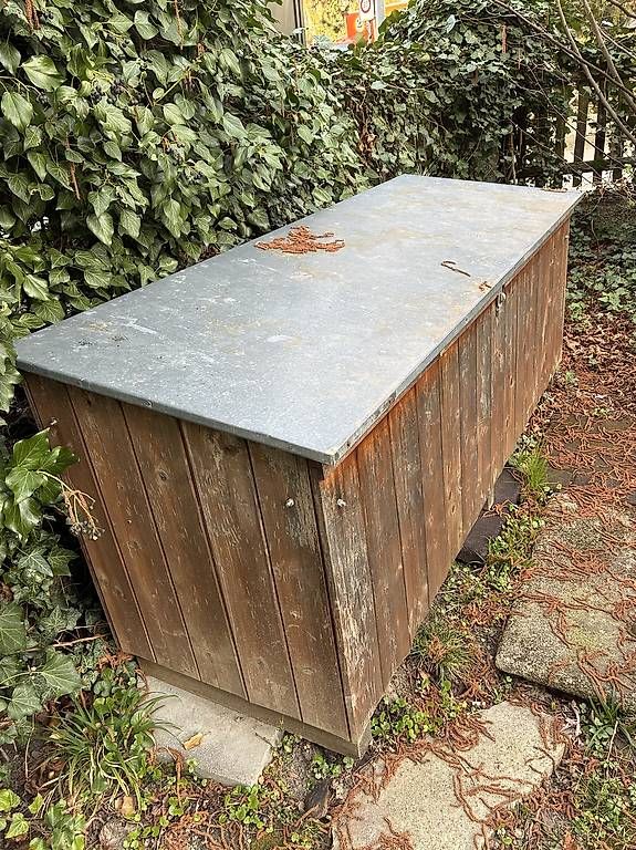 Auflagenboxen: Gartenkiste Holz mit Metalldeckel – Gebraucht aus Arlesheim von fha_n9vn