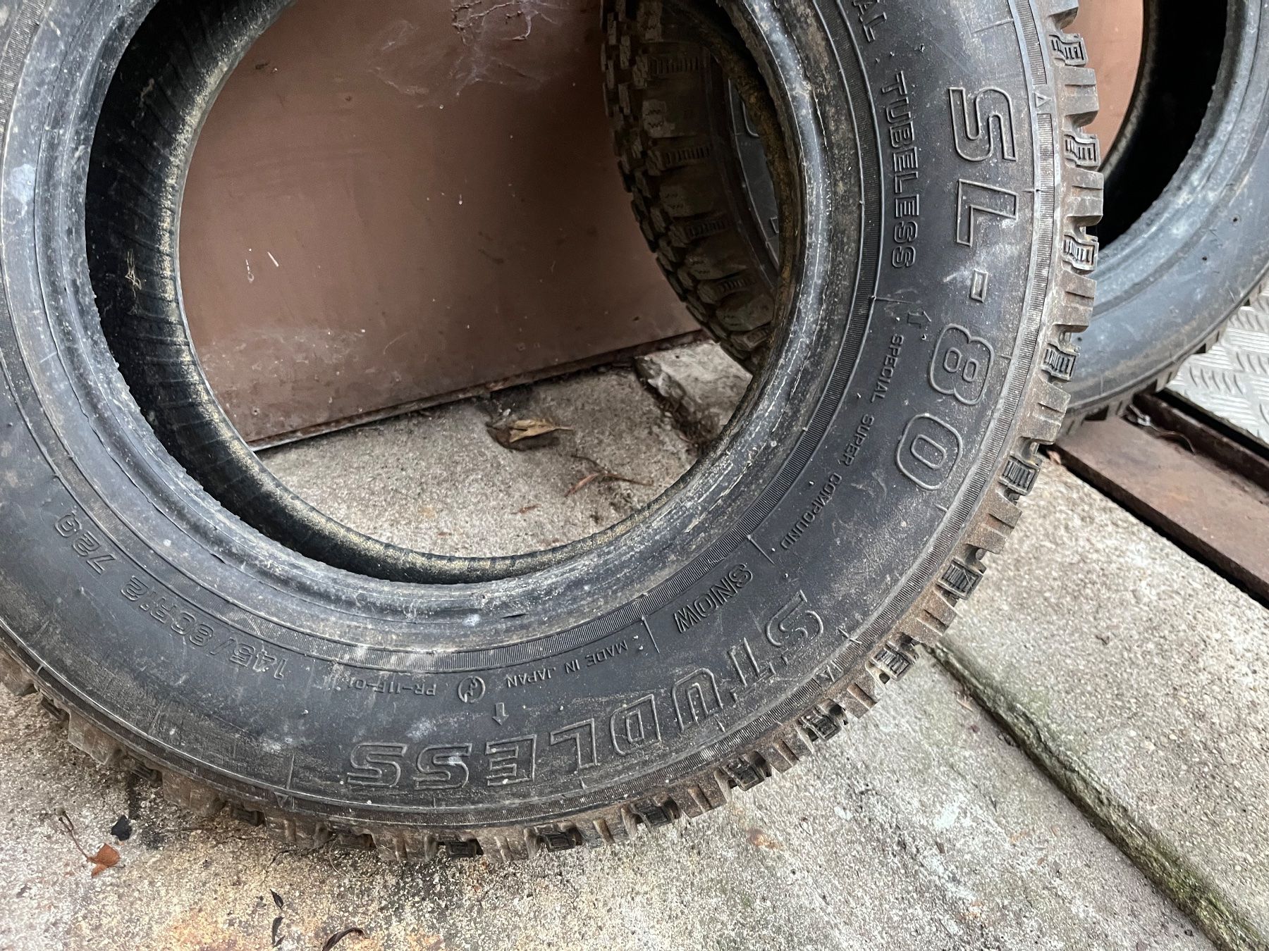 Pneumatici & Ruote complete: Autoreifen Paar Ohtsu Studlees tolles Profil Newoldstock – Usato da bretzwil venduto da nightflasher 1