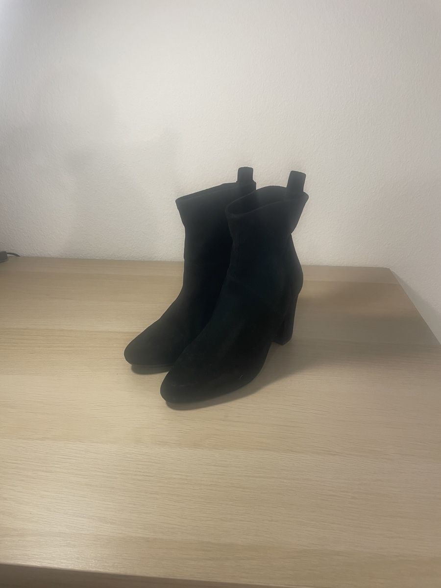 Damenschuhe: Schwarzer Wildleder-Stiefel, Größe 37 – Gebraucht aus Schlieren von tam_6fl5