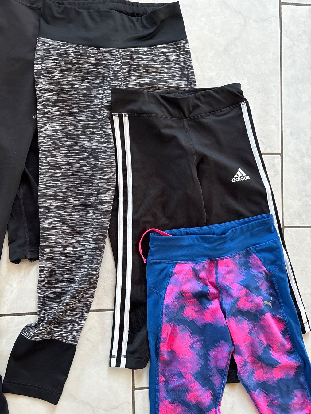 Lotti & Set di vestiti: Sportleggings Gr.146/152 – Usato da Nottwil venduto da wasserlufterde 2