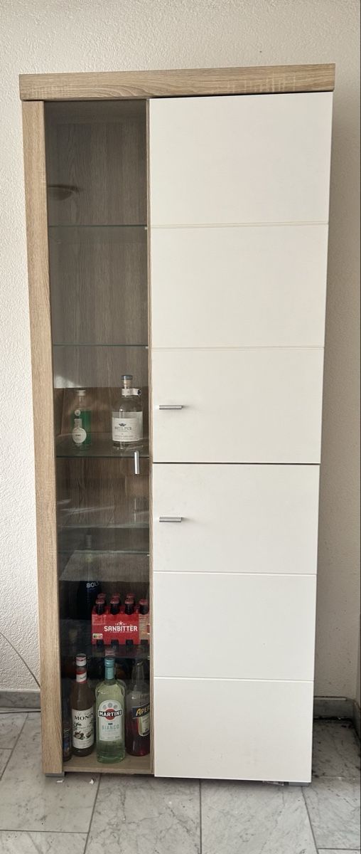 Vetrine: Vitrine mit Glastür und weissen Fronten – Usato da Chur venduto da epyks