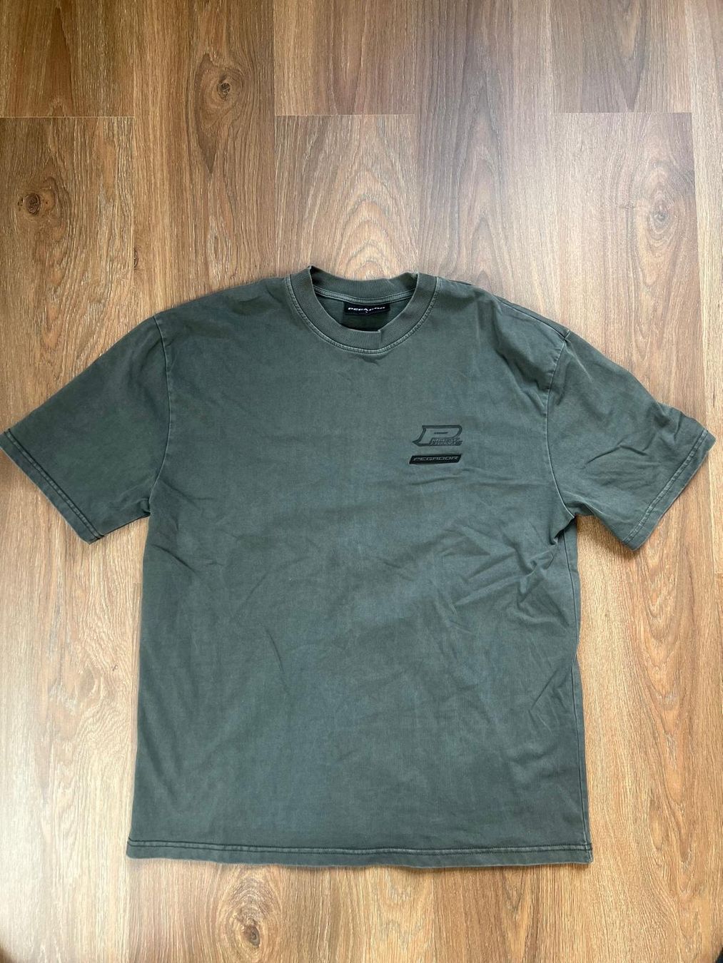 Pegador T-shirt: T-Shirt Pegador Gris – Nuovo (secondo la descrizione) da Môtiers NE venduto da ElGreco3099