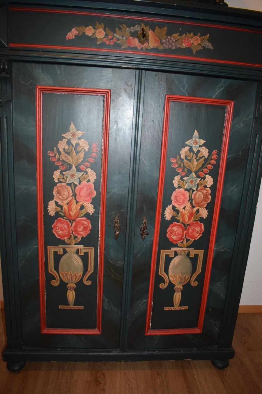 Armadi: Antiker Schrank handbemalt – Usato da Villnachern venduto da jue_65hh 2