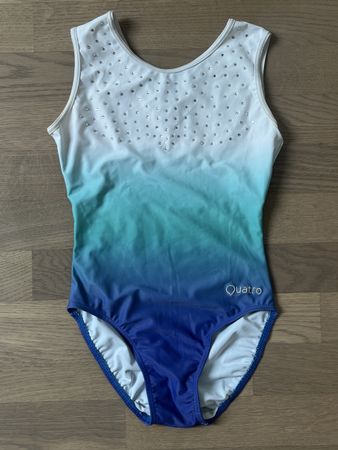 Turnanzug Quatro Farbverlauf blau weiss Steinchen neu
