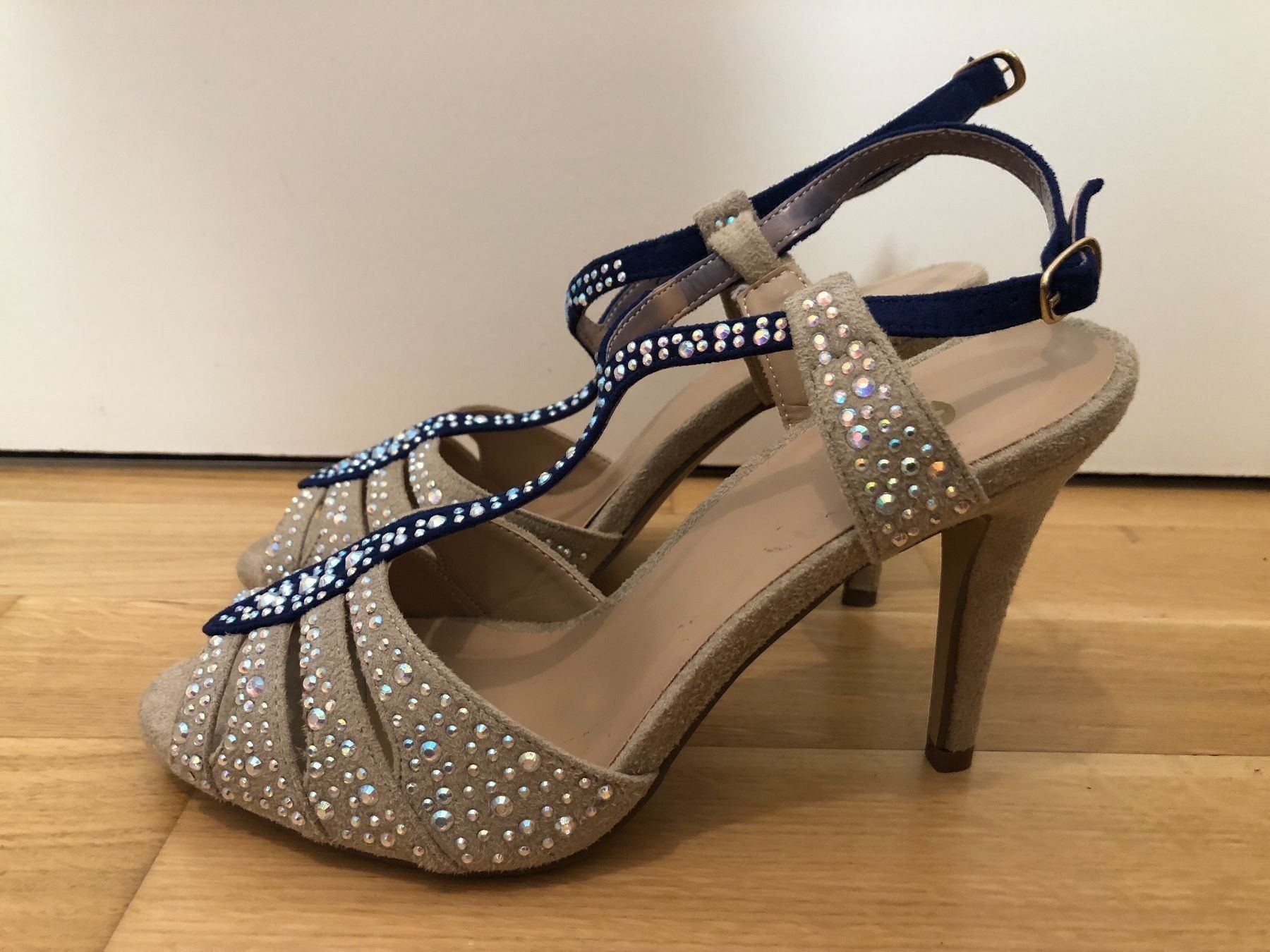 Scarpe da donna: Sandalen mit Strass von Bata NEU – Usato da Wil  AG venduto da Kfloh