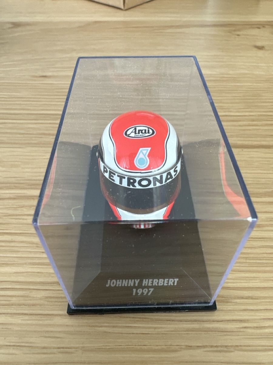 Minichamps Modellbausätze & Standmodelle: Minichamps 1/8 Scale Miniature Helmet - Johnny Herbert  – Neu (gemäss Beschreibung) aus Sennwald von HARO-Import