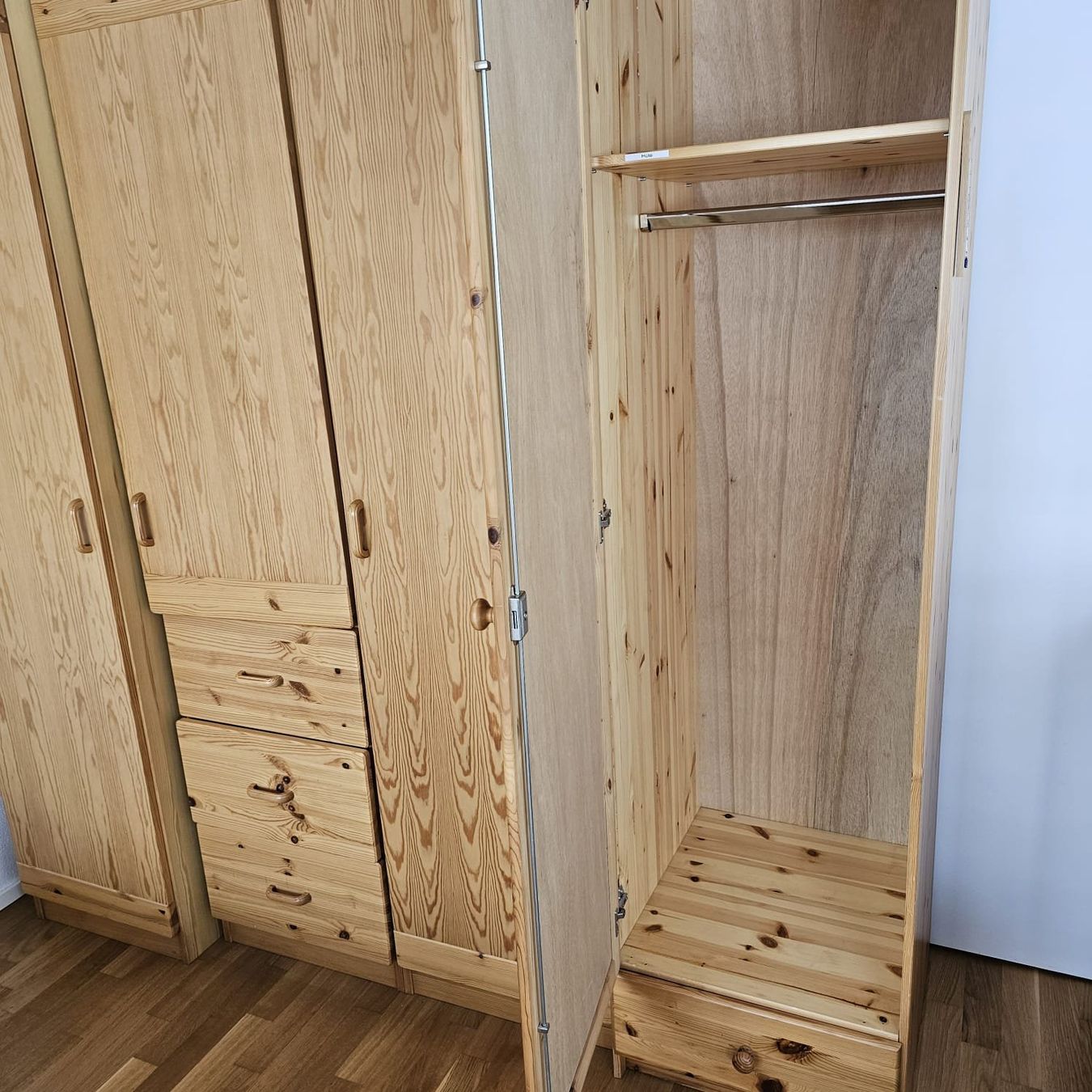 Schränke: Schrank 4 Teile robust  - armoire 4 pièces robuste – Gebraucht aus Spiegel b. Bern von Gudi8 3
