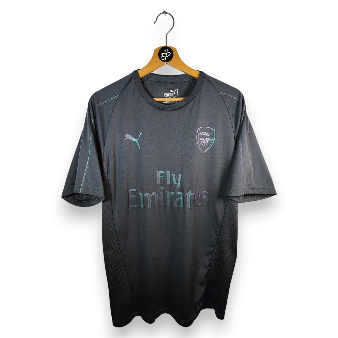 Arsenal Canottiere & Pantaloni: Original 2018-19 Arsenal Training Trikot – Usato da Martigny venduto da eternalpitch