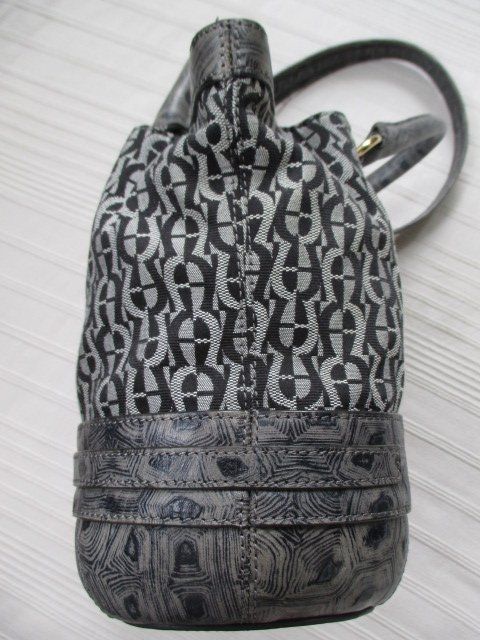Aigner Taschen für Damen: AIGNER - neuw. Logomuster Tasche aus Leder mit Textil – Neu (gemäss Beschreibung) aus Wetzikon ZH von icewear 5