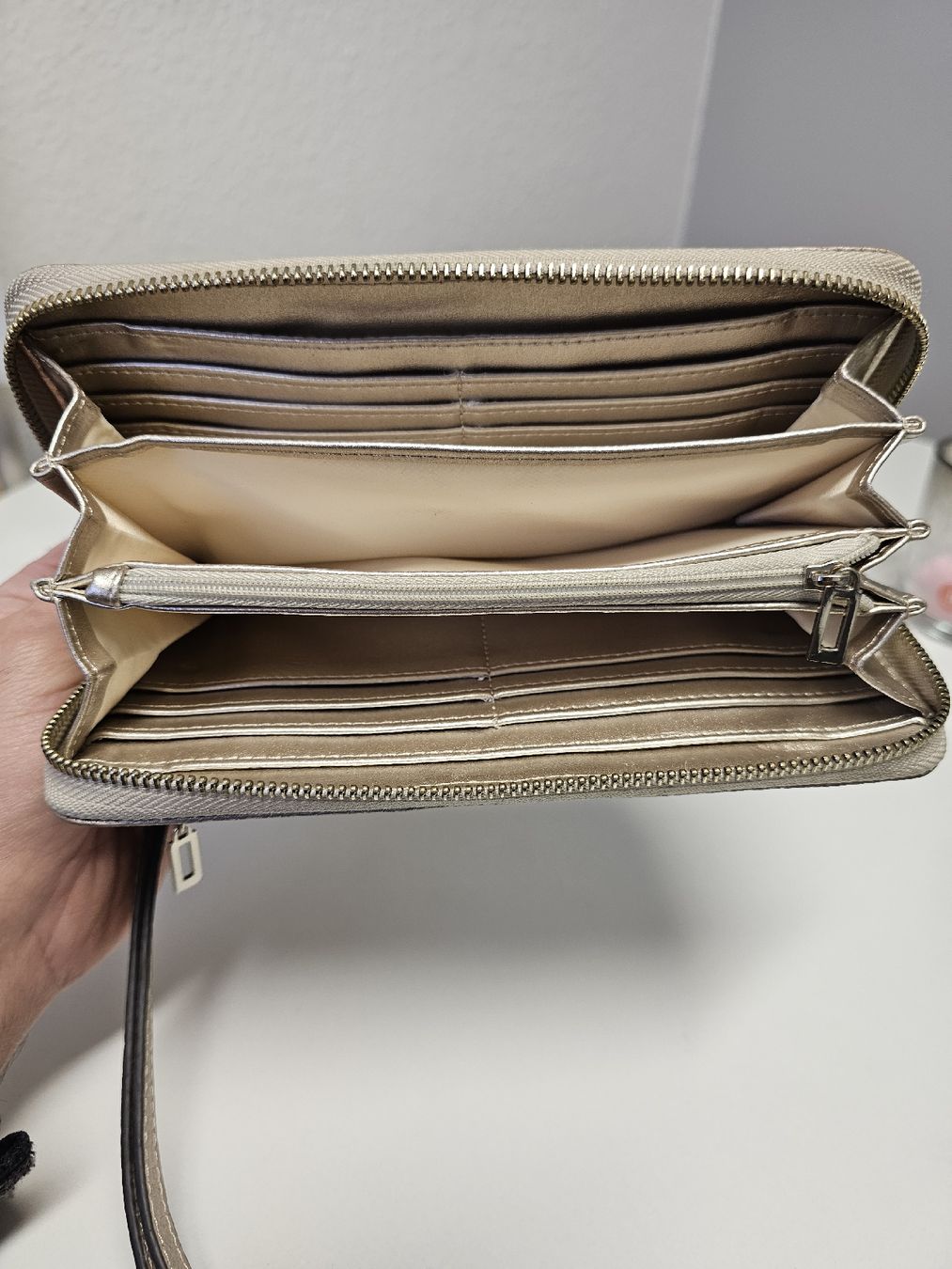 Borse da donna: Geldbörse und Handtasche Guess – Usato da Suhr venduto da MrvicaAG 9