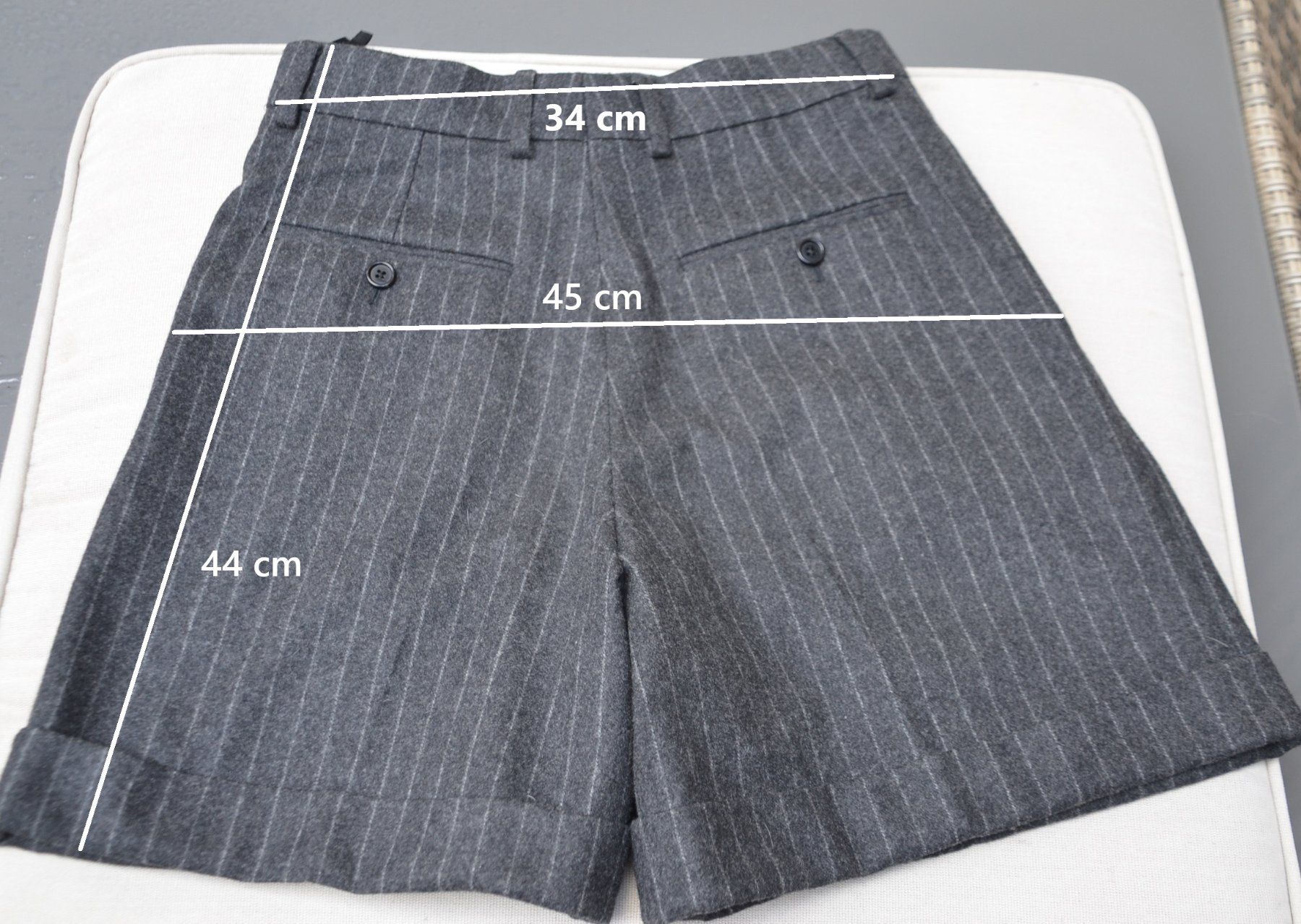 Celine Pantaloni: Céline kurze Hosen / shorts .36 – Usato da Collonges venduto da Auganien 4