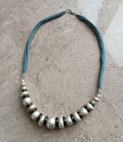 Halskette in perlmutt und braun/bronze – Modeschmuck