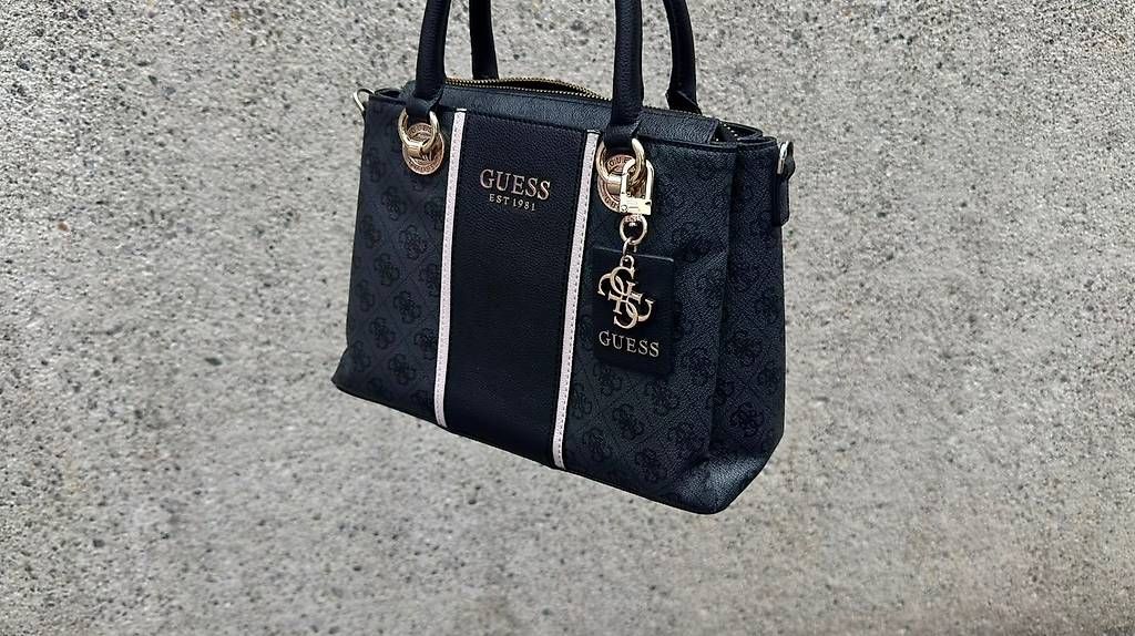 Guess Sacs femmes: Guess Handtasche – D'occasion à Zürich par rue_bj8z 1