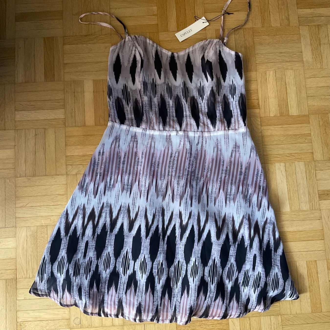 Kleider: Neu Summer Dress M – Neu und originalverpackt aus Kriens von bonobo40