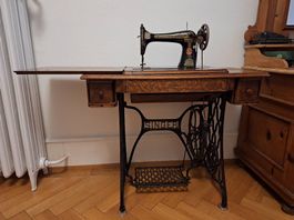 Antike Singer Tret-Nähmaschine
