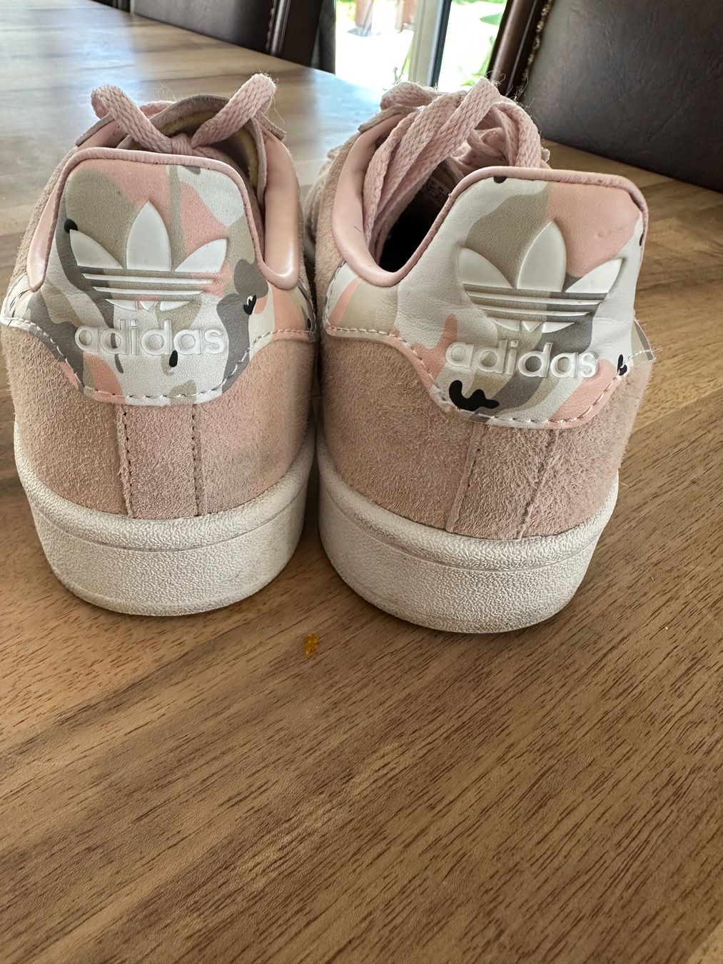 Adidas Scarpe da donna: Sneaker Adidas Campus, hellrosa mit camuflash, Gr. 40 2/3 – Usato da Boswil venduto da Roy67 2