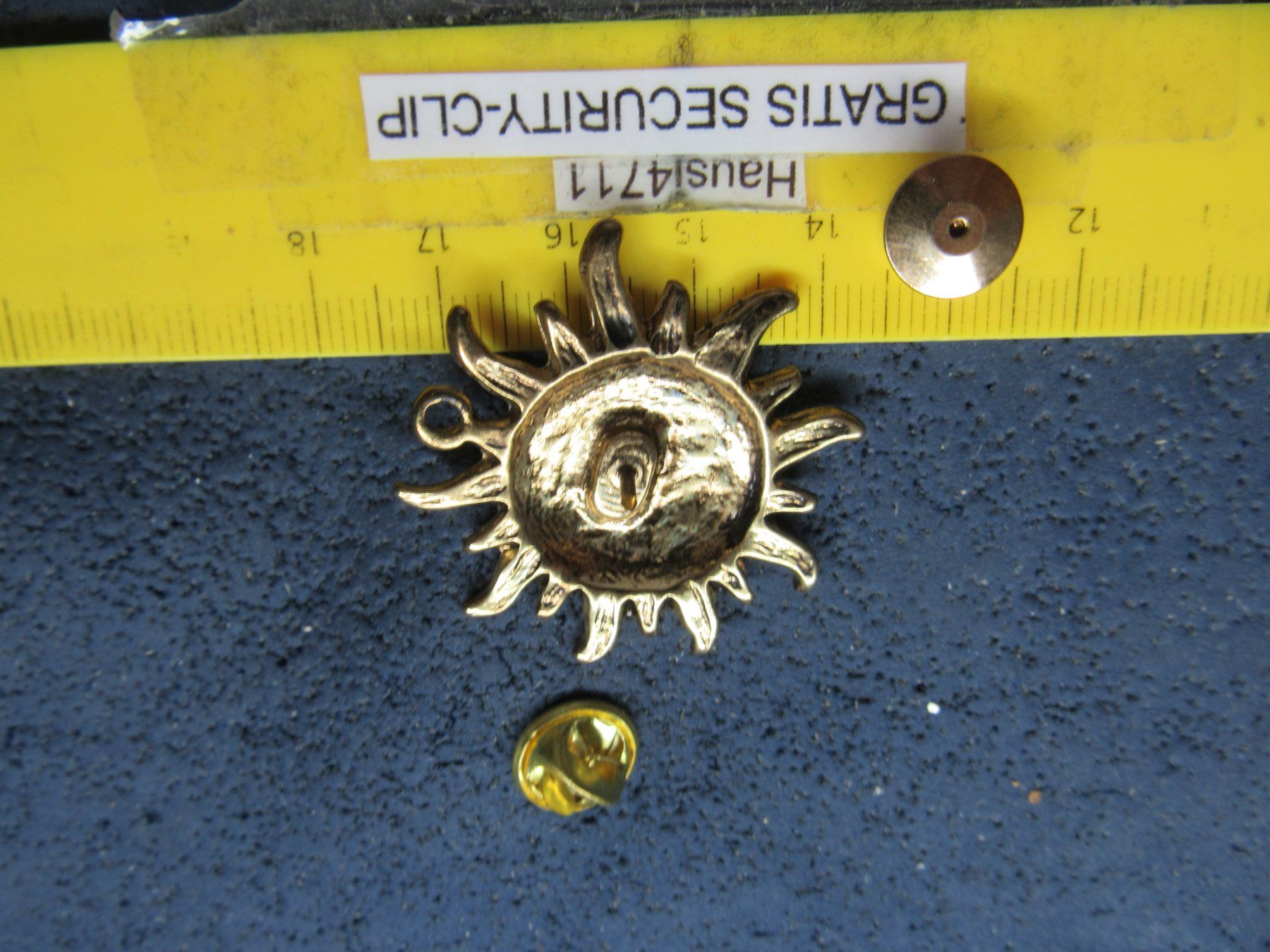 Swiss Placchette & Badge: SONNE PIN GEPRÄGT 40mm GROSSS – Usato da Ettingen venduto da Hausi4711 1