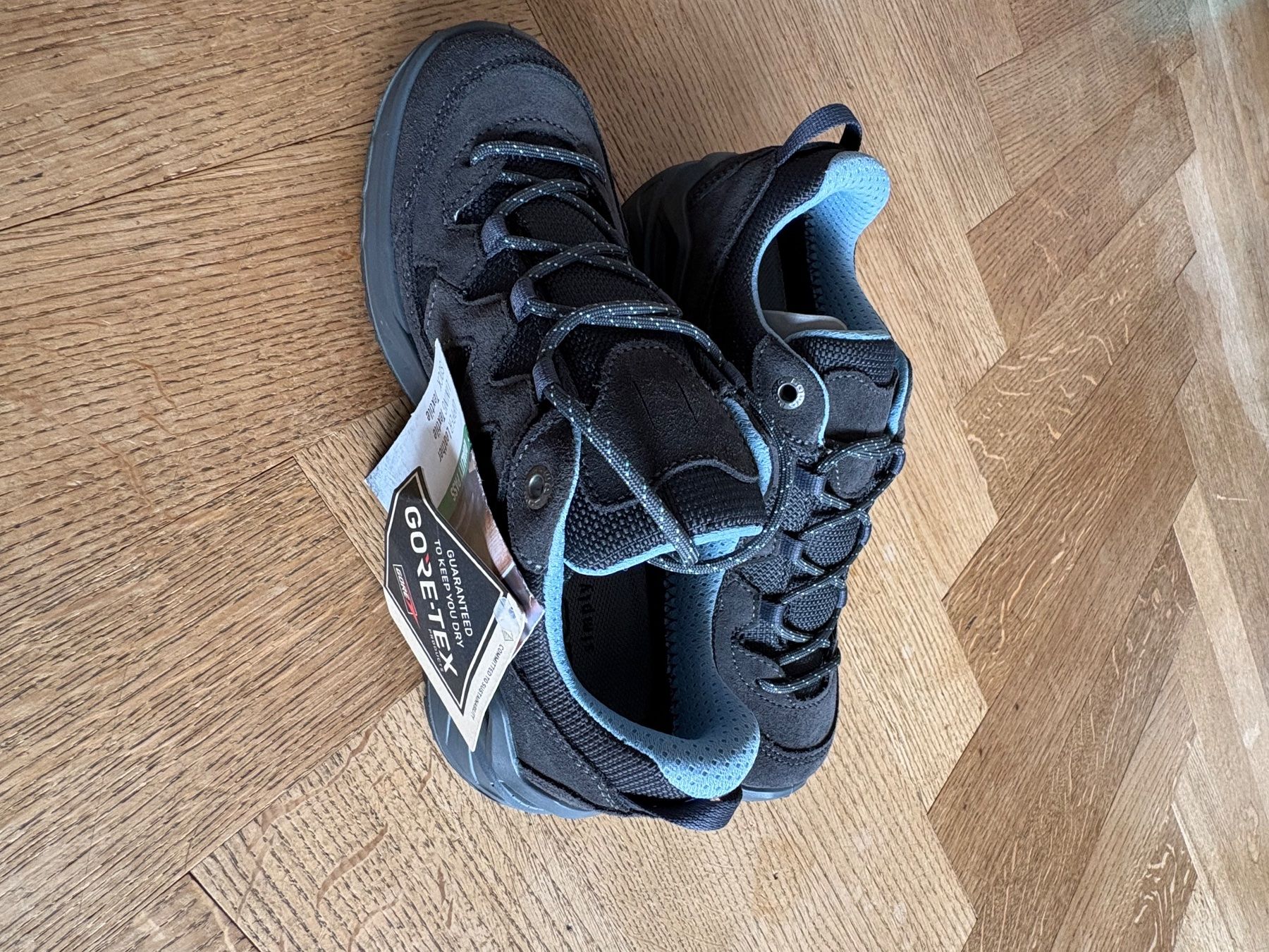 Lowa Scarpe da donna: Lowa Gortex Trekkingschuhe, Gr. 36.5 Neu! – Nuovo e nell'imballaggio originale da Bern venduto da Picollina 1