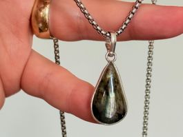 Fashionable labradorite necklace