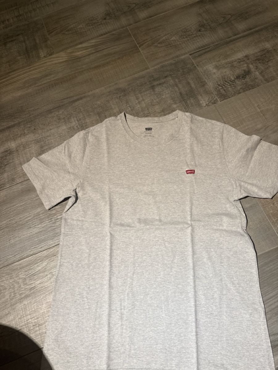 Levi's Hemden, T-Shirts & Polos: T-shirt Lévis  – Gebraucht aus Tramelan von mar_xrj7