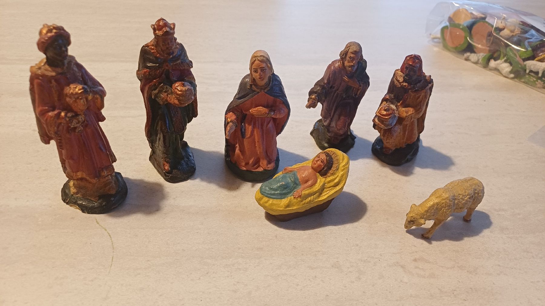 Statuette: Alte Krippenfiguren 7 Teile  – Usato da Flawil venduto da Naphtali 1