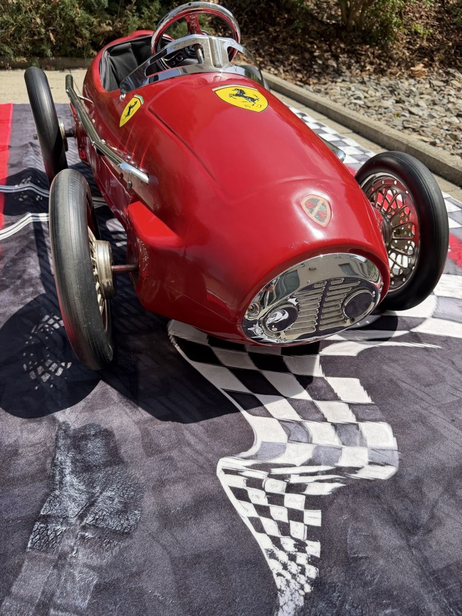 Fahrzeuge für Kinder: Voiture À Pédales, Ferrari – Gebraucht aus Ecuvillens von mcw_lx9j 2